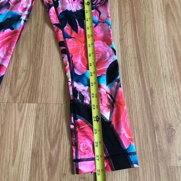 LOT OF2 Lululemon Womens Secret Garden/Striped Capri Crop Leggings Size 2 - Picture 3 of 16